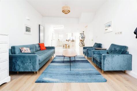 Caistor Park Road, London, E15