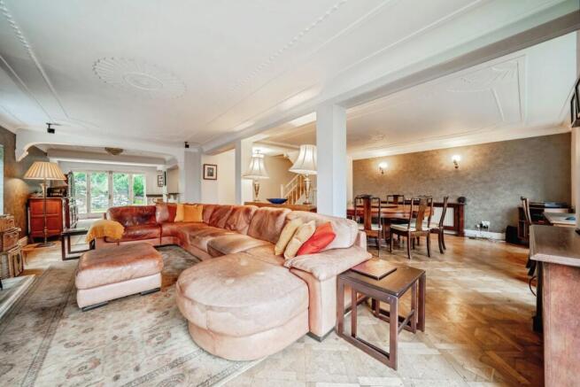 Lounge/Dining Room
