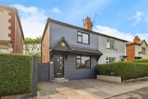 St. Annes Road, Denton, M34