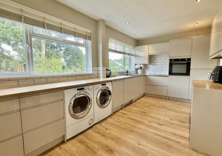 Hurst Green, Peel Common