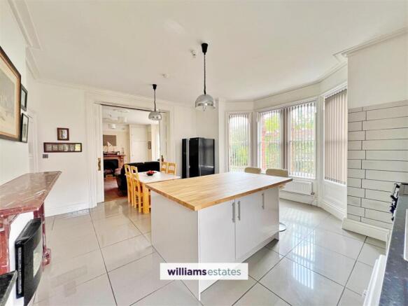 Kitchen / Breakfast Room