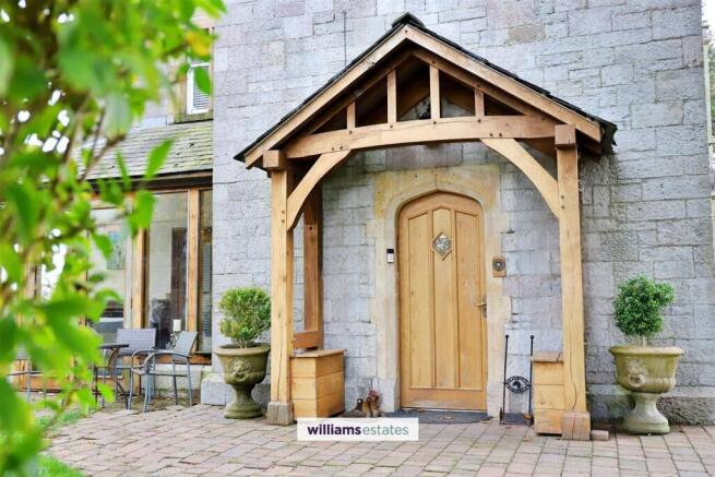 Entrance Accommodation