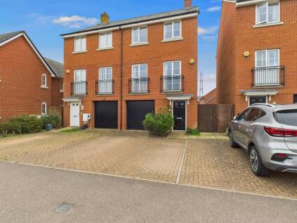 Redcurrant Avenue, Berryfields, Aylesbury