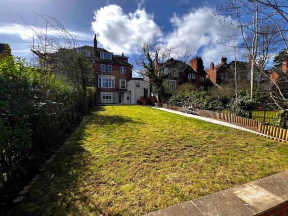 GARDEN FLAT SALISBURY.jpg