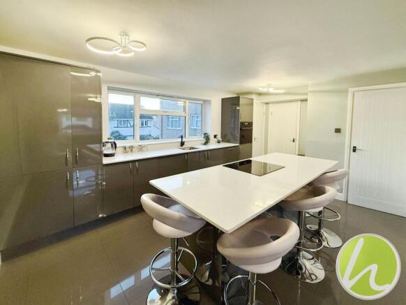 Kitchen/ Dining Area