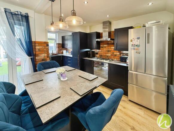 Kitchen/ Dining Room