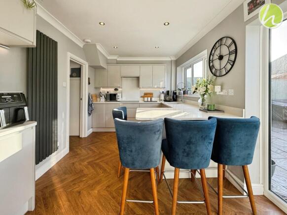 Kitchen/ Breakfast Room