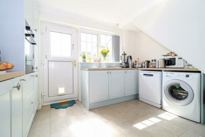 KITCHEN/DINING ROOM