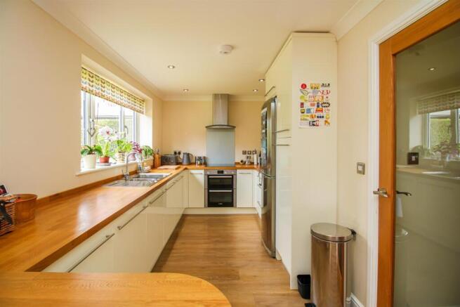 KITCHEN/DINING/BREAKFAST ROOM