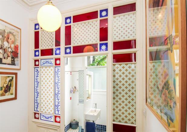FIRST FLOOR LANDING