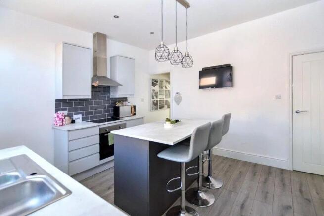 KITCHEN/BREAKFAST ROOM