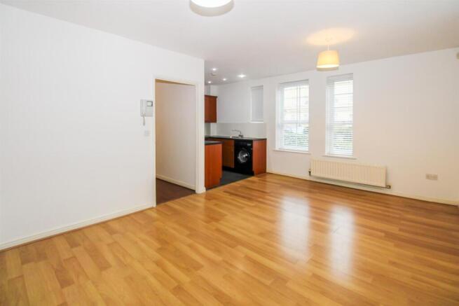 OPEN PLAN LIVING/KITCHEN