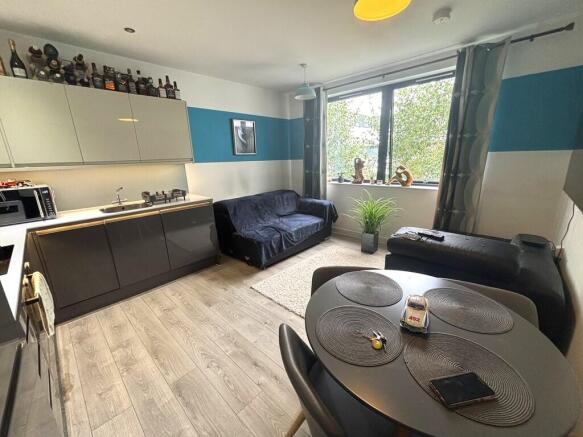 Living/dining are...