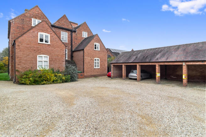 Carport/Parking