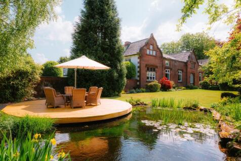 A Spacious And Special Home By Vale Royal Abbey