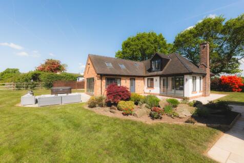Characterful Higher Whitley home in a splendid setting