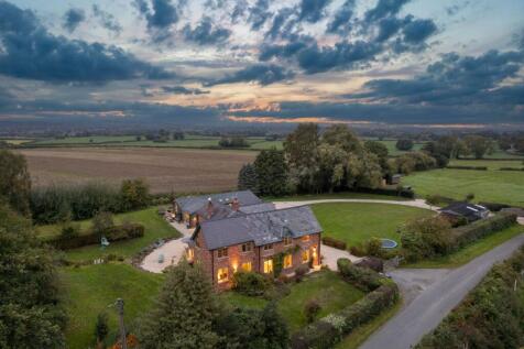 Exceptional Tarporley home with a large detached annexe and land
