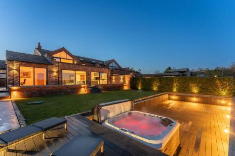 Large newly built barn on Windmill Lane, Preston On The Hill