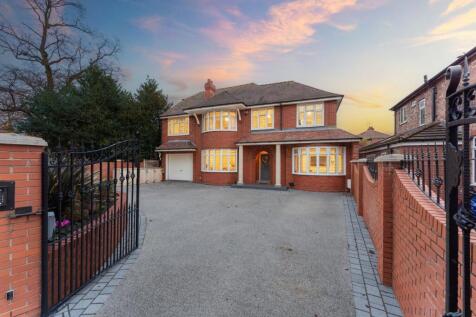 A sizeable family home in a commanding position in Stockton Heath