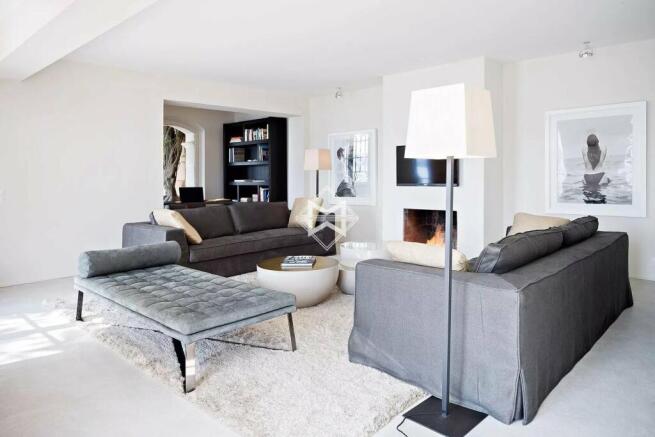 Living-room Carpet Fireplace