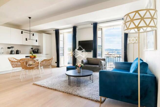 2020 Bellvoue Maison D'azur Portrait St. Tropez