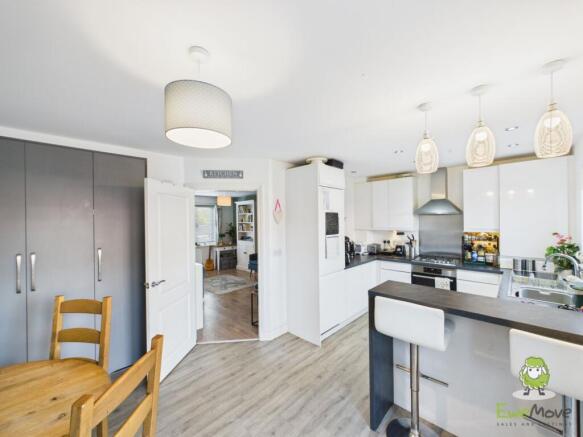 Kitchen - Brogden Drive - Ewemove Whitchurch and N