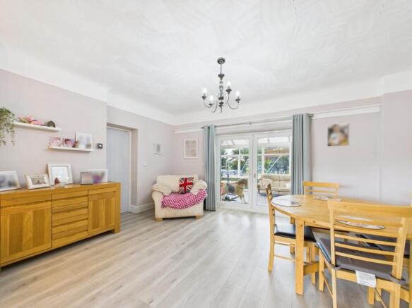 CAM02386G0-PR0143-STILL018