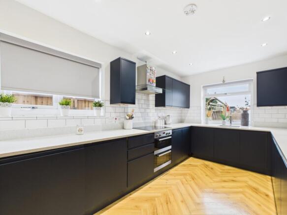 CAM02386G0-PR0149-STILL028