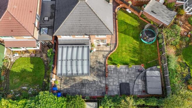 1372250-18-68ff95f69894b