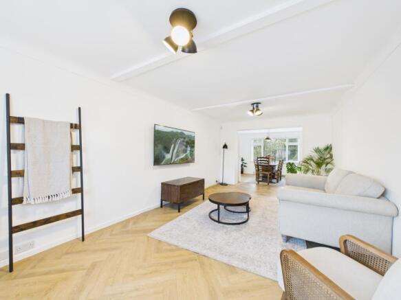 CAM02386G0-PR0152-STILL006