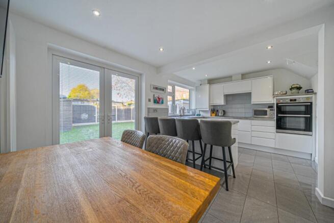 1382487-16-6926e1ed24050-ARW-1