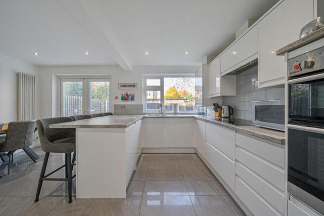 1382487-20-6926e200cefec-ARW-1