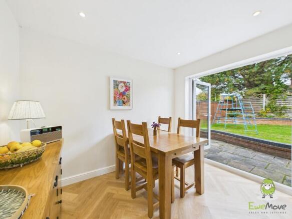 CAM02463G0-PR0086-STILL016