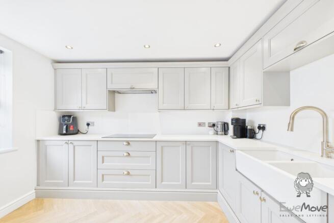 CAM03047G0-PR0040-STILL006