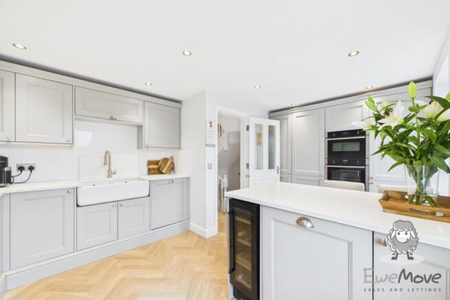 CAM03047G0-PR0040-STILL001