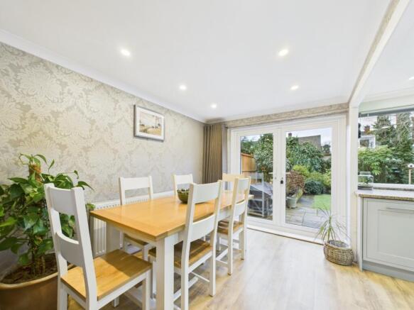 CAM02386G0-PR0159-STILL012