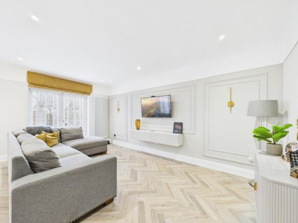 CAM02386G0-PR0165-STILL001