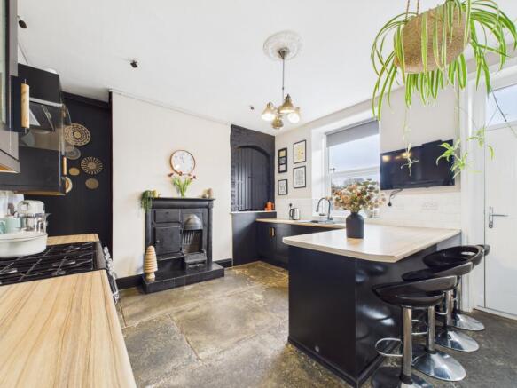 CAM02093G0-PR0070-STILL029