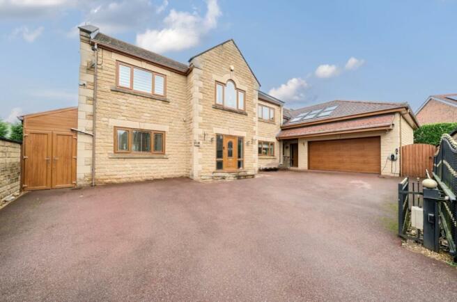 Driveway & Front View Of 5 Ross Court 