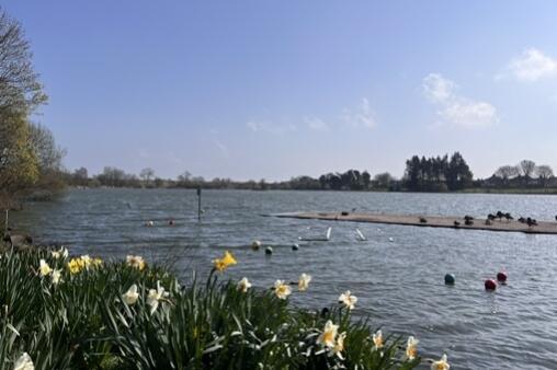 Beautiful Yeadon Tarn a few steps away