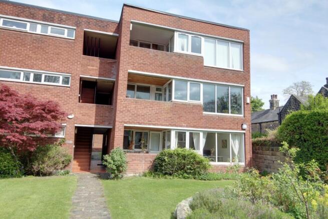Photo of the apartment and some of the grounds