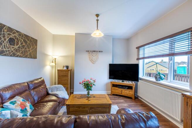 Green Lane - EweMove Pontefract -Living Room 2