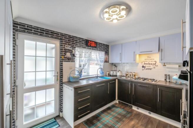 1320865-8-686e76010f02f