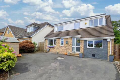 Long Fallas Crescent, Brighouse, West Yorkshire, HD6