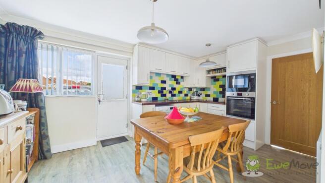 CAM03669G0-PR0034-STILL001