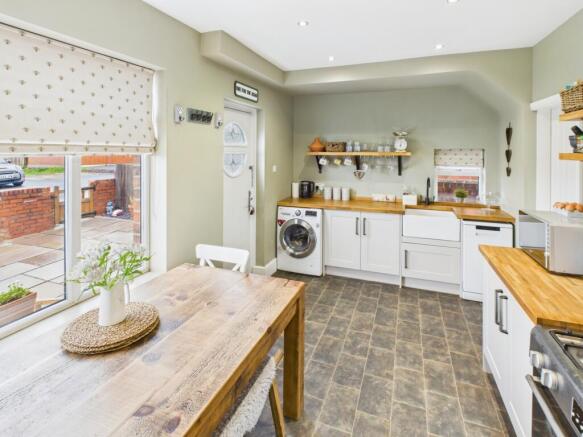 CAM04233G0-PR0029-STILL010