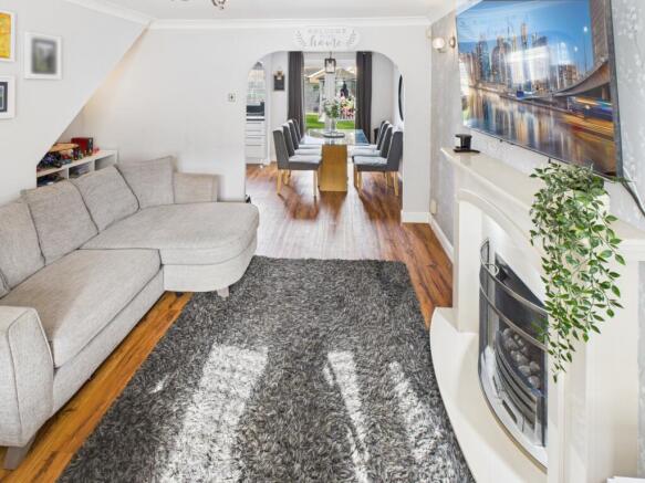 CAM04233G0-PR0030-STILL005