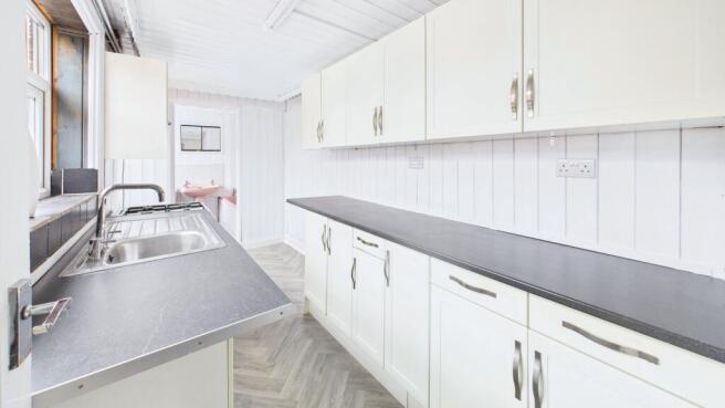 CAM02351G0-PR0084-STILL019