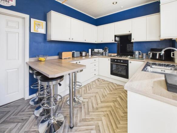 CAM04233G0-PR0038-STILL004