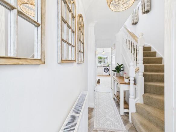 CAM04233G0-PR0037-STILL001